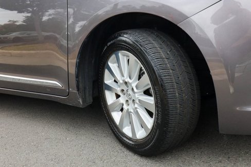 Used 2015 Toyota Sienna LE image 28