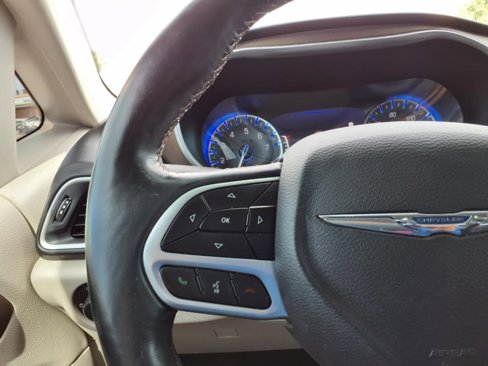 Used 2018 Chrysler Pacifica Touring-L Plus image 33