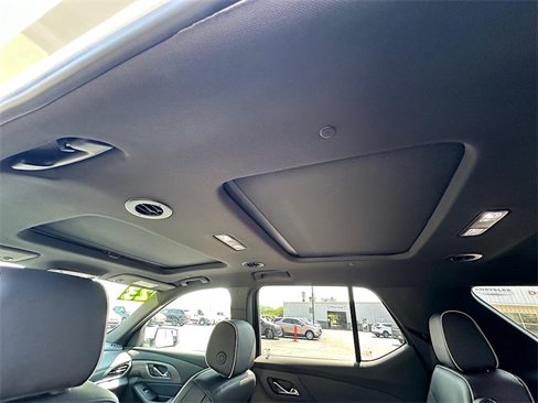 Used 2023 Chevrolet Traverse Premier image 18