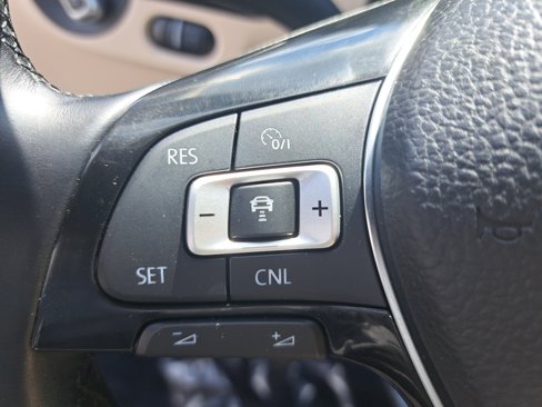 Used 2017 Volkswagen Jetta SEL image 16