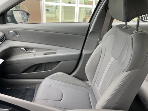 New 2025 Hyundai Elantra SE image 7