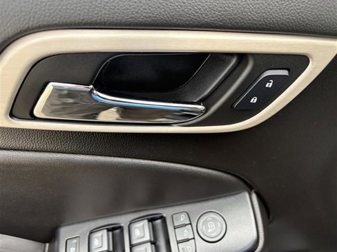 Used 2020 GMC Yukon XL Denali image 11