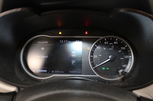 Used 2022 Nissan Versa SV image 18