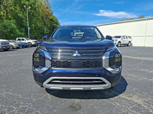 Used 2022 Mitsubishi Outlander SE image 2