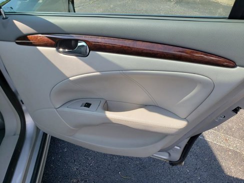 Used 2011 Buick Lucerne CXL image 18