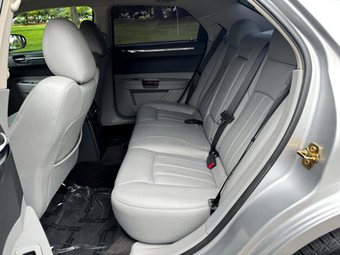 Used 2006 Chrysler 300 C w/ Navigation & Sound Group II image 12