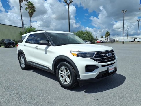 Used 2021 Ford Explorer XLT image 2