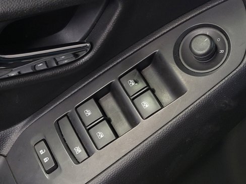 Used 2020 Chevrolet Trax LT w/ LT Convenience Package image 27