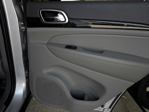 Used 2012 Jeep Grand Cherokee Laredo image 35