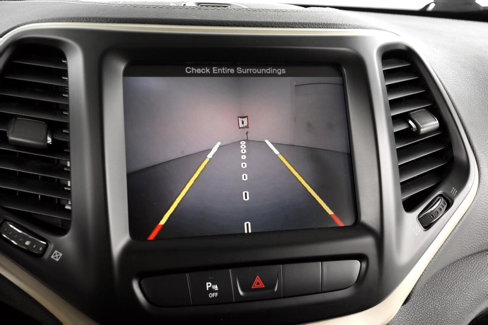 Used 2015 Jeep Cherokee Latitude w/ Comfort/Convenience Group image 17