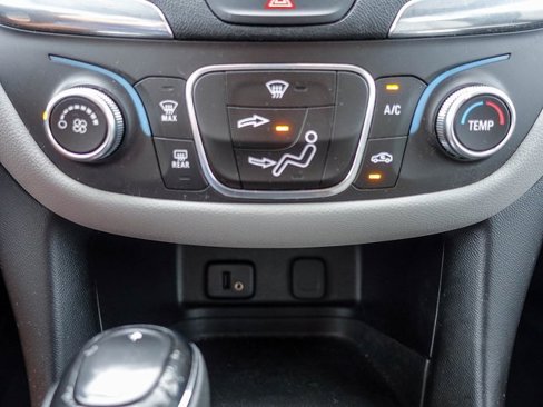 Used 2018 Chevrolet Equinox LS image 26