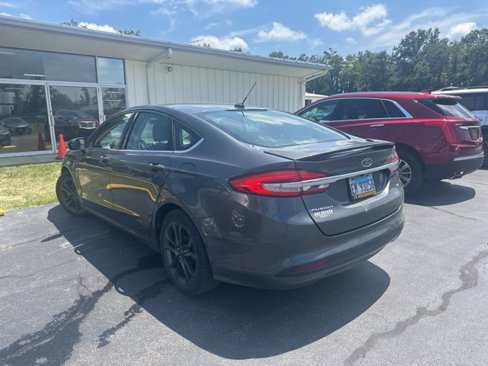 Used 2018 Ford Fusion SE w/ Equipment Group 201A image 3