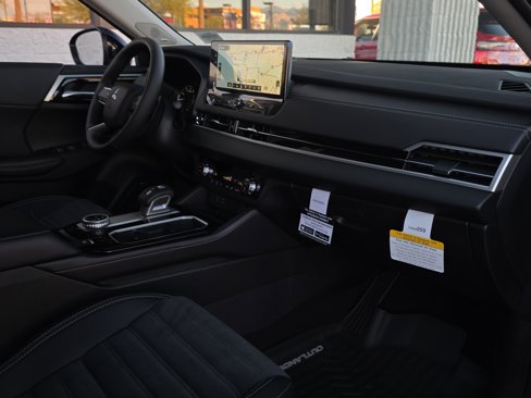 New 2025 Mitsubishi Outlander SE image 24