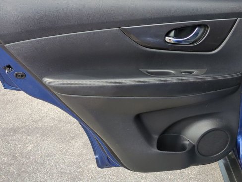 Used 2020 Nissan Rogue SV image 21