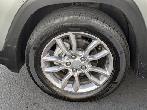 Used 2024 GMC Terrain SLT image 9