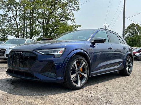 Used 2022 Audi e-tron S Premium Plus w/ 21" Black Optic Package image 7
