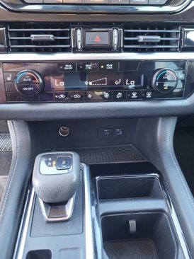 Used 2022 Nissan Pathfinder SV image 19