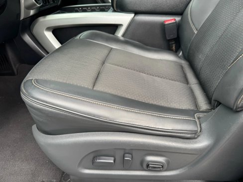 Used 2017 Nissan Titan PRO-4X image 15