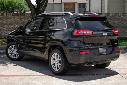 Used 2017 Jeep Cherokee Latitude w/ Comfort/Convenience Group image 19