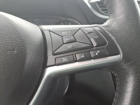 Used 2018 Nissan Rogue SV image 29