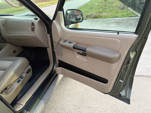Used 2003 Ford Explorer Sport Trac 2WD image 19