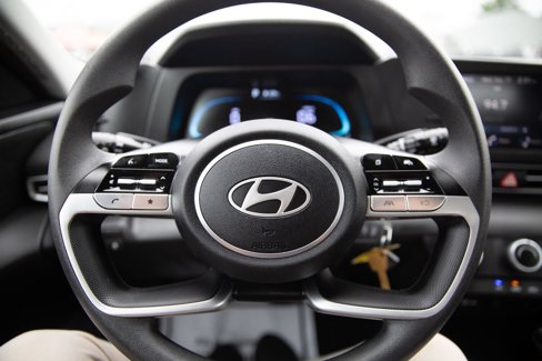 Used 2025 Hyundai Elantra SE image 11