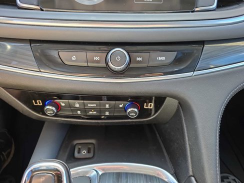 Used 2019 Buick Enclave Essence image 14