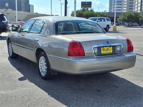 Used 2006 Lincoln Town Car Signature image 20