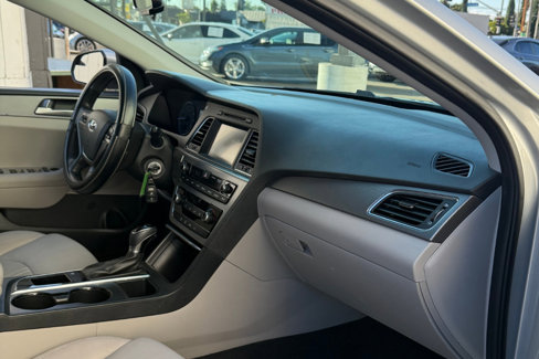 Used 2017 Hyundai Sonata SE image 13