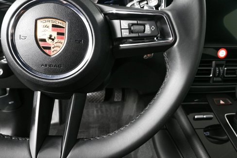 Certified 2025 Porsche Macan image 11