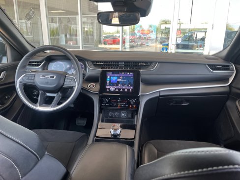 Used 2024 Jeep Grand Cherokee L Laredo image 20