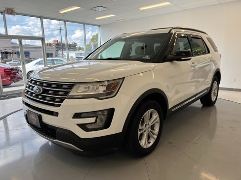 Used 2017 Ford Explorer XLT image 55