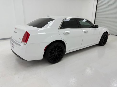 Used 2019 Chrysler 300 Limited image 41