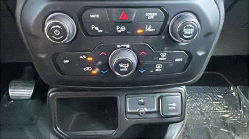 Used 2021 Jeep Renegade Latitude image 26