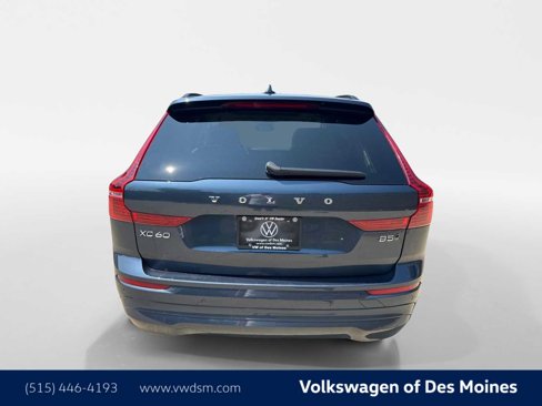 Used 2022 Volvo XC60 B5 Momentum image 5
