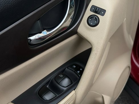 Used 2014 Nissan Rogue SV w/ SV Family Package image 16