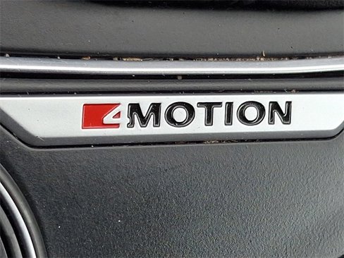 Used 2018 Volkswagen Tiguan SEL image 24