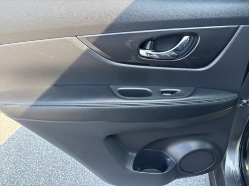 Used 2019 Nissan Rogue SV image 21