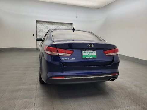 Used 2017 Kia Optima LX w/ Convenience Package image 6