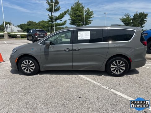 Used 2022 Chrysler Pacifica Touring-L image 18