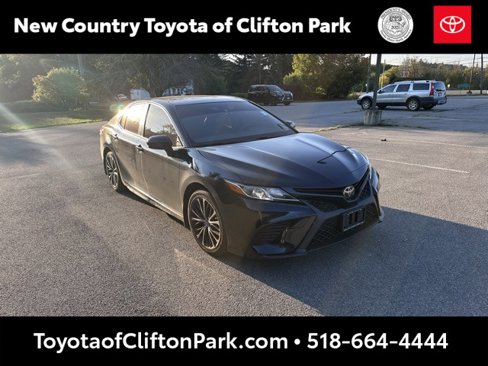 Used 2018 Toyota Camry SE image 1