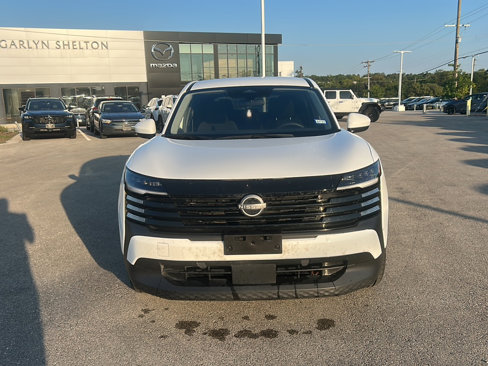 Used 2025 Nissan Kicks SV image 2