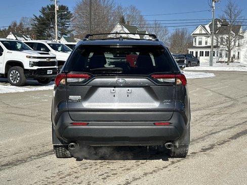 Used 2022 Toyota RAV4 XLE Premium image 7