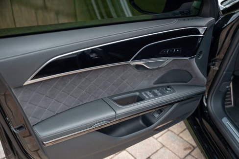 Used 2023 Audi S8 image 11