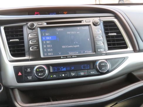 Used 2017 Toyota Highlander XLE image 26