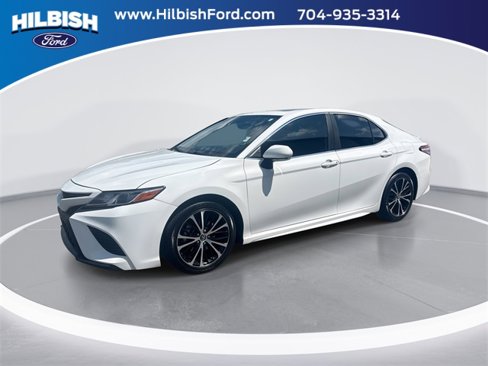 Used 2020 Toyota Camry SE image 1