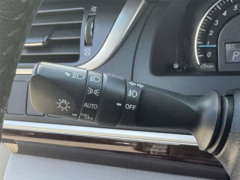 Used 2012 Toyota Camry image 22