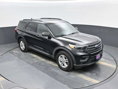 Used 2020 Ford Explorer XLT image 2