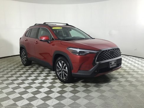 Used 2023 Toyota Corolla Cross XLE image 1
