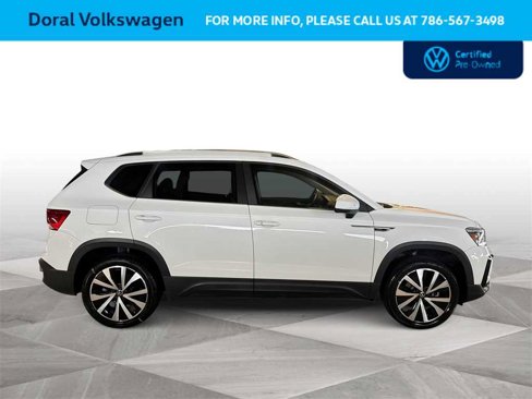 Certified 2022 Volkswagen Taos SE image 9